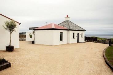 Gate Lodge@white Strand