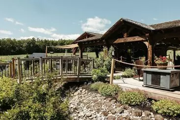リゾートホテル Whispering Springs Wilderness Retreat