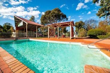 Отель Breeze Holiday Parks Grampians