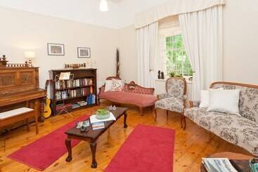 تختخواب و صبحانه De Oude Yotclub