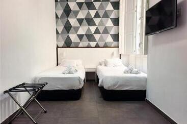 آپارتمان Flats Friends Soho Suites