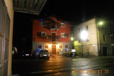 Hotelli Garni La Genziana