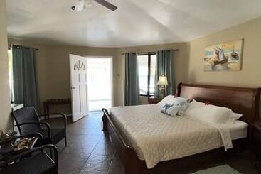 هتل Blue Marlin Beach Resort