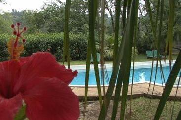 Отель Emafini Country Lodge