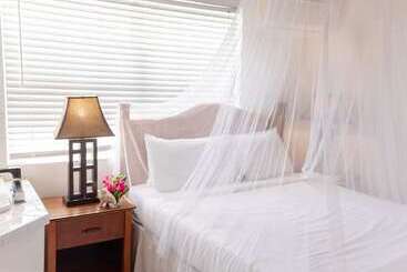 هتل Tingum Village