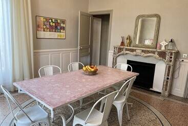 ベッドアンドブレックファースト Maison Douce Arles