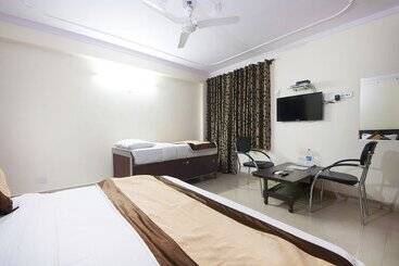 ホテル Charan Pahari