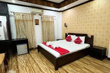 פנסיון Singharat Guesthouse