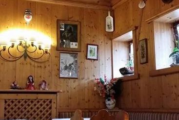 ホテル Albergo Ombrettola