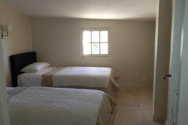 ベッドアンドブレックファースト Ancienne Maison Des Gardes