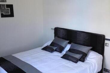 هتل Domaine De L'esperon