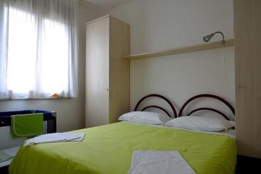 هتل Aurora Residence