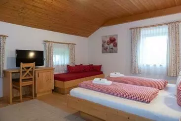 Hotel Hartlhof Urlaub Am Baby  Und Kinderbauernhof