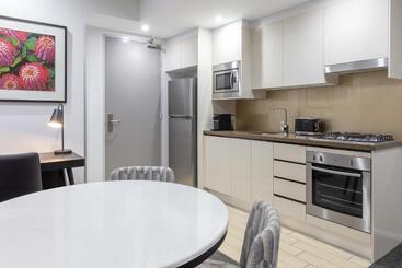 בית מלון כפרי Meriton Suites North Ryde