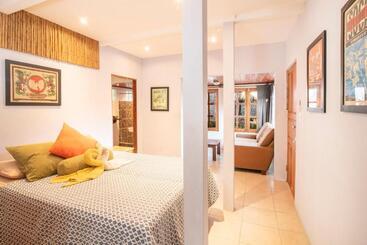 Общежитие Playa Grande Surf Camp