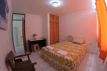 ユースホステル Waves Surf Camp Peru