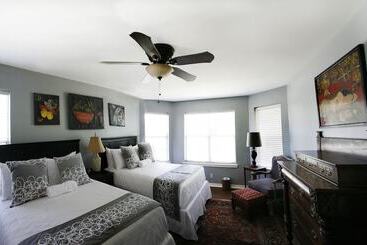 Отель Camp Lucy