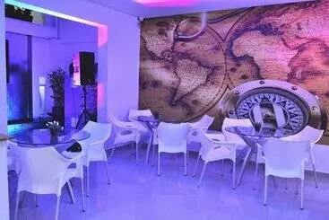 Hotelli Hostal Lleras Calle 8