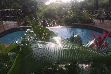 בית מלון כפרי Mango Moon Villa