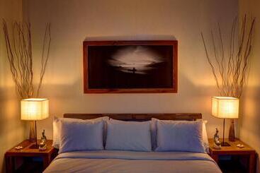هتل Moana Surf Resort