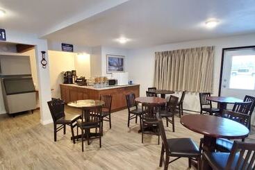 בית מלון כפרי Travelodge By Wyndham Mcbride