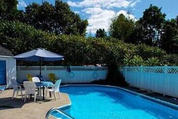 Motel Des Pentes Et Suites