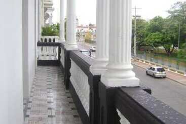 הוסטל Hostal 1811