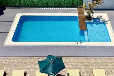 فندق Holiday Suites