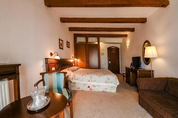 Отель Pensiunea Casa Nostalgia