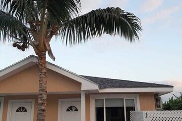 ホテル Sandelwood Studios