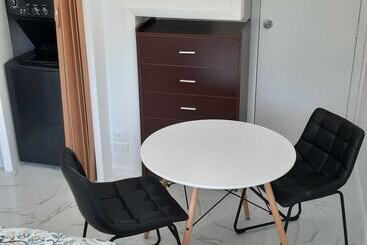 هتل Sandelwood Studios