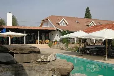 Residencia Country Club La Mesteceni