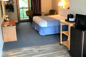 Hotelli Four Seasons Inn