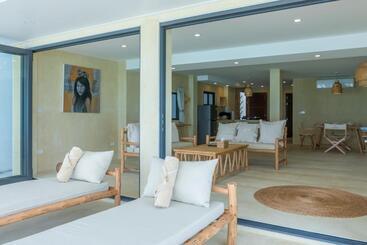 هتل Riviera Beach