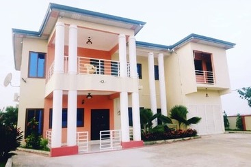 פנסיון Accra Royal