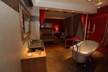 تختخواب و صبحانه Champagne Domaine Sacret   Ay