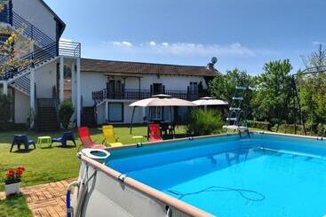 Nocleg ze śniadaniem Leclosdipontine L école Des Demoiselles