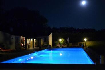 ベッドアンドブレックファースト La Devinière