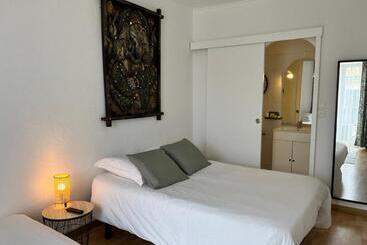 هتل Les Enfants Terribles