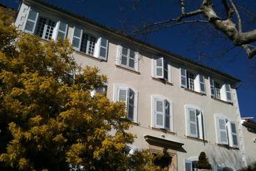 تختخواب و صبحانه L Enclos