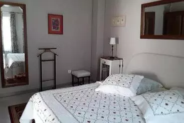 تختخواب و صبحانه La Belvinière Chambres Et Table D Hôtes