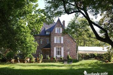 צימר La Maison Rouge Brocéliande