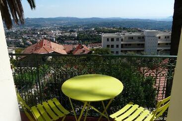 Aamiaismajoitus (B&B) Les Palmiers Grasse