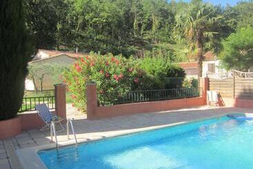 تختخواب و صبحانه Les Verveines De Vaison