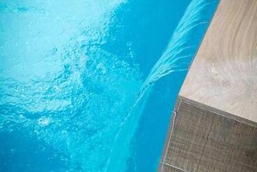 Отель Hôtel Le Vert Bois