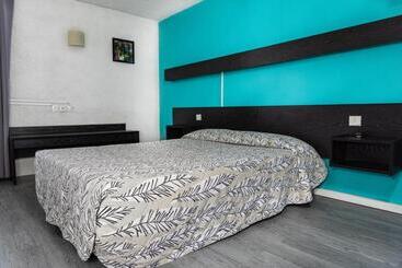 هتل Les Tourrades