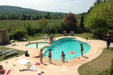 Отель Le Mas De Valaurie