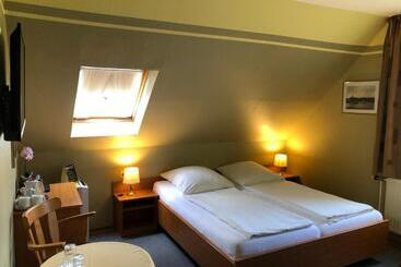 Garni Hotel Pension Holum