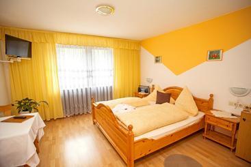 ホテル Bed & Breakfast Auerhahn Black Forest
