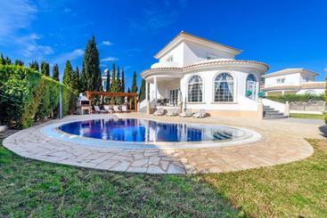 דירות לתיירים Villa Elysium